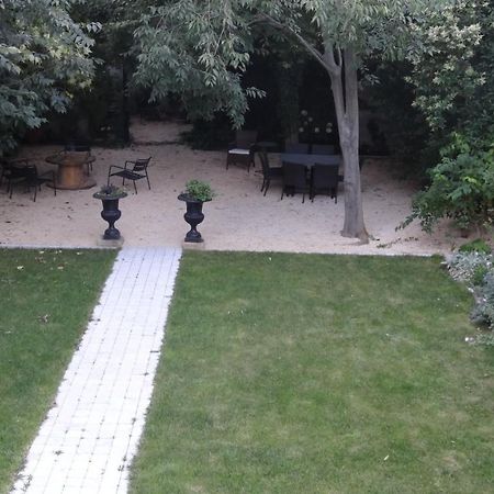 Chambre Cote Jardin Nîmes Buitenkant foto